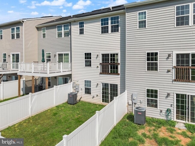 Building Photo - 36084 Fawn Ln