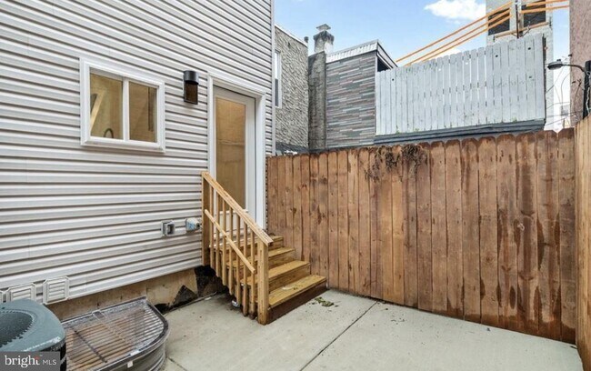 Building Photo - 2426 Jasper St