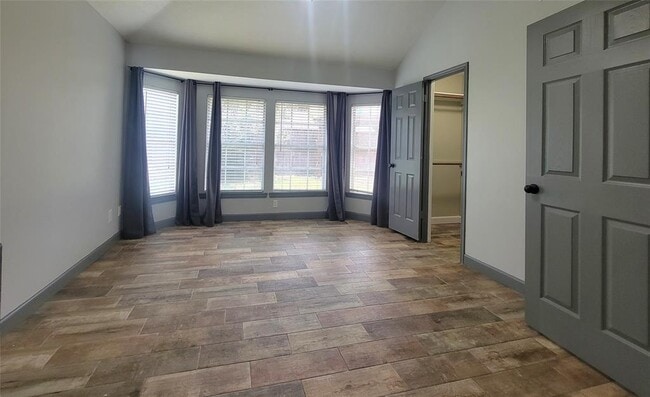 Building Photo - 16115 Lakestone Dr
