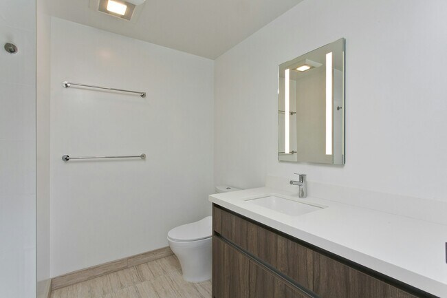 Building Photo - 1515 Liona St