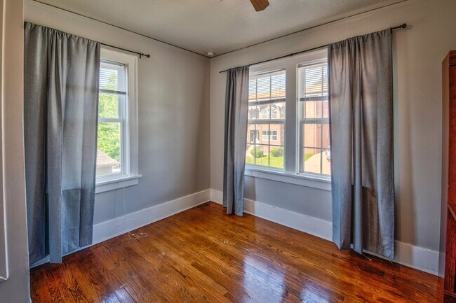 Building Photo - 563 S 35th St