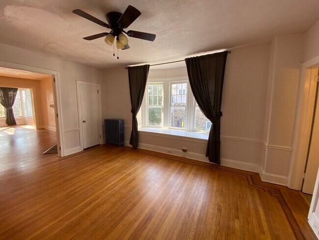 Dining room - 1000 E 36th St
