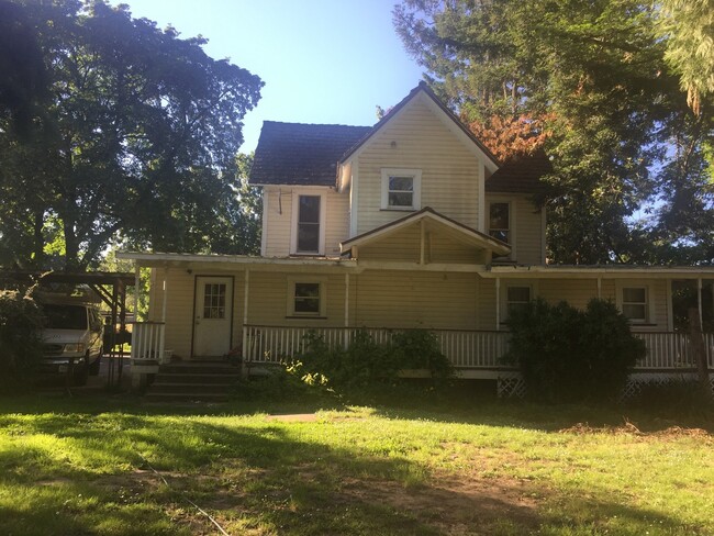 Building Photo - 6+ Bdrm Home Built 1895.  Close In.  With ...