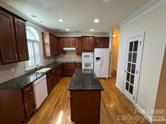 Building Photo - 7127 Weddington Brook Dr