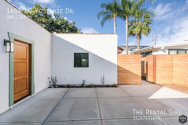 Building Photo - 1454 1/2 Yosemite Dr.-