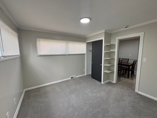 Building Photo - Charming 3BR Ground Floor Unit in South Euclid