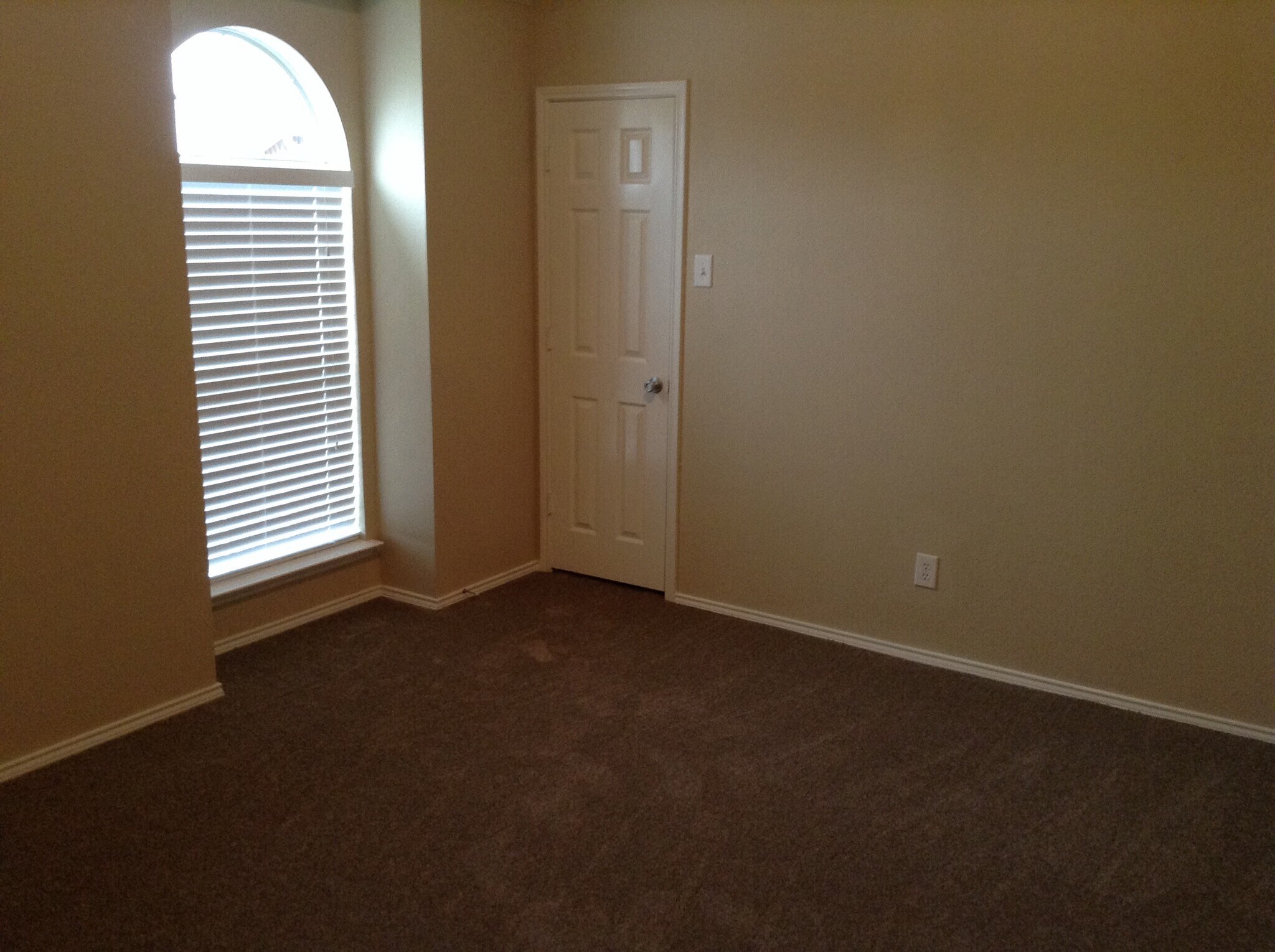 Building Photo - 12529 Patnoe Dr