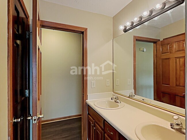 Building Photo - 9186 Pointe Ct