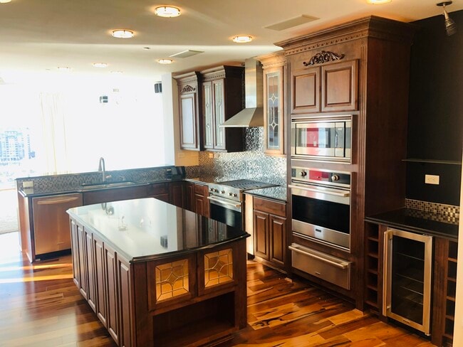 Building Photo - 400 Riverboat Row