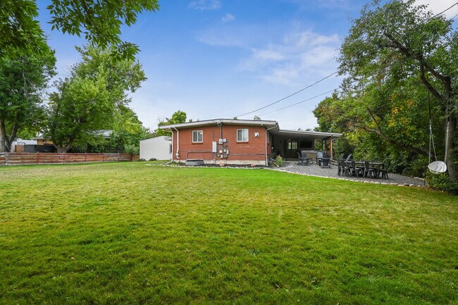 Building Photo - 5944 S Milwaukee Way