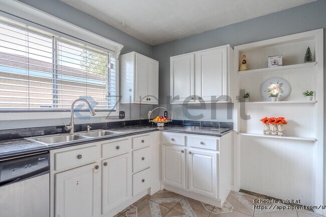 Building Photo - 10431 Odessa Dr