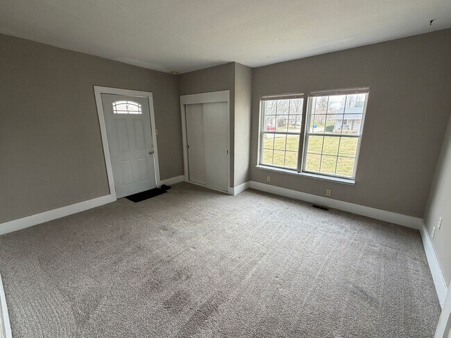 Building Photo - FordAve12