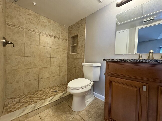 Building Photo - Altamonte Springs Top Floor Condo ~ Gated Waterfront Community ~ Must See!