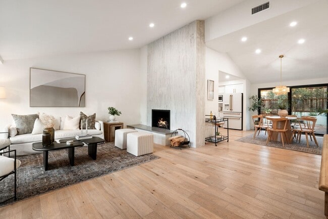 Building Photo - 340 Woodley Ct