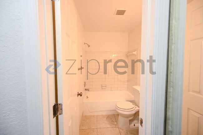 Building Photo - 6040 SW 26th St