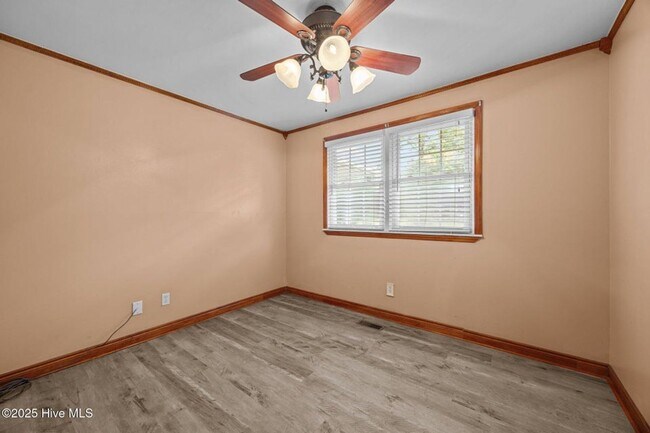 Building Photo - Spacious updated home in Jax - Pet Friendly - Great Location