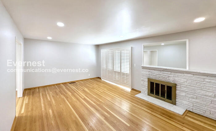 Building Photo - 736 Durshire Way