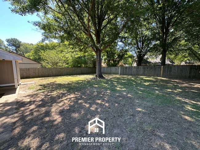 Building Photo - Beautiful 3BR/2BA Near Southwind | Soaring Vaulted Ceilings, Fireplace & Fenced Yard