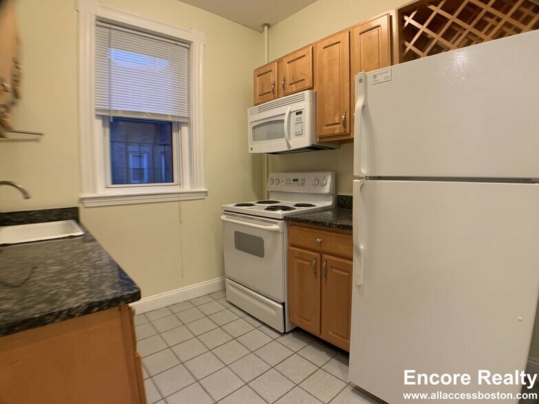 Building Photo - 120 Peterborough St