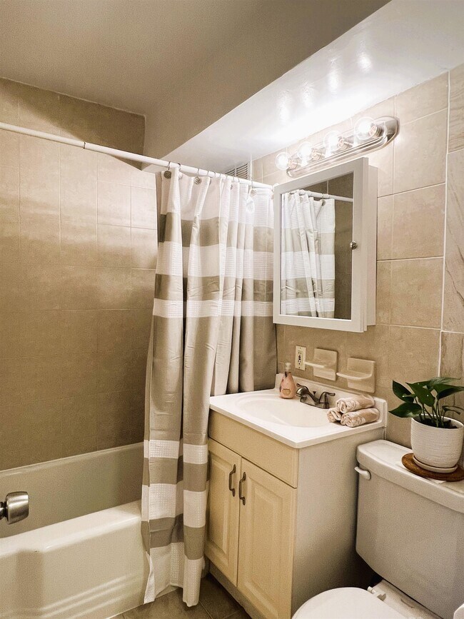 Building Photo - 6515 BLVD E