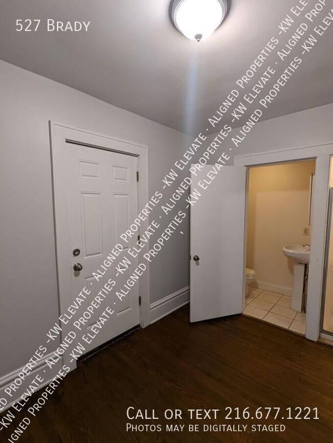 Building Photo - 527 Brady-