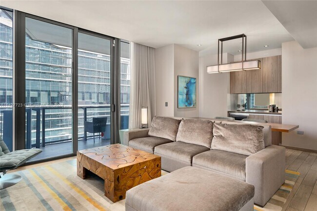 Building Photo - 788 Brickell Plaza