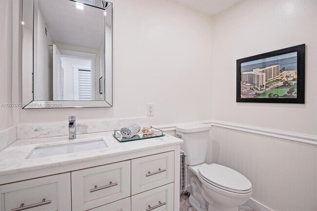 Building Photo - 3505 S Ocean Dr