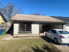 Building Photo - Large 3 bed 2 bath duplex