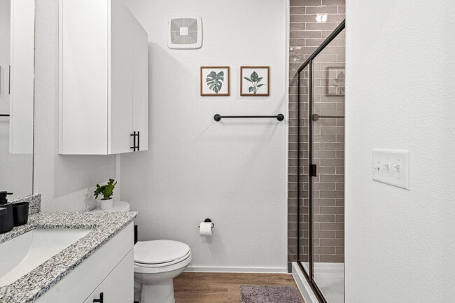 Building Photo - 596 W 9th St