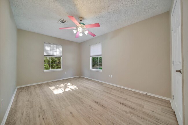 Building Photo - 2603 Rosewood Pl