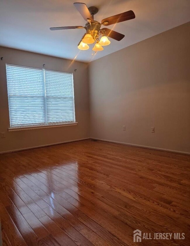 Building Photo - 90 Almond Dr