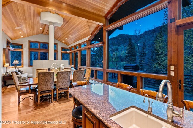 Building Photo - 315 S 1st St