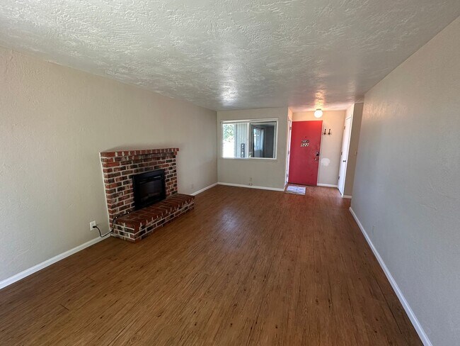Building Photo - 520-522 N 38th Pl