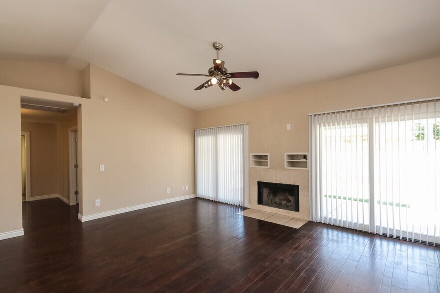 Building Photo - 1428 E Kent Ave