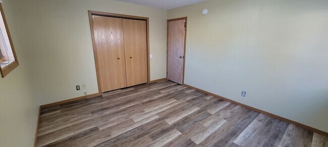 Building Photo - Large Cul-de-sac Home