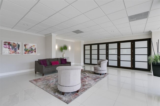 Building Photo - 2017 S Ocean Dr