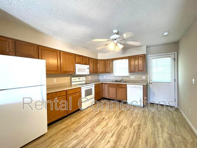 Building Photo - 605 1/2 Old Creal Springs Road Apt D