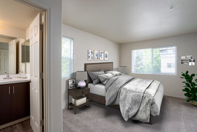 Building Photo - Edgewater Luxury Apartments
