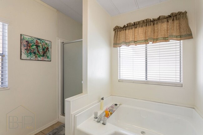 Building Photo - 55+ Senior Community~ 2 bed/2 bath with Am...