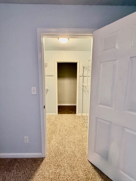 Building Photo - 1412 SW Custer Dr