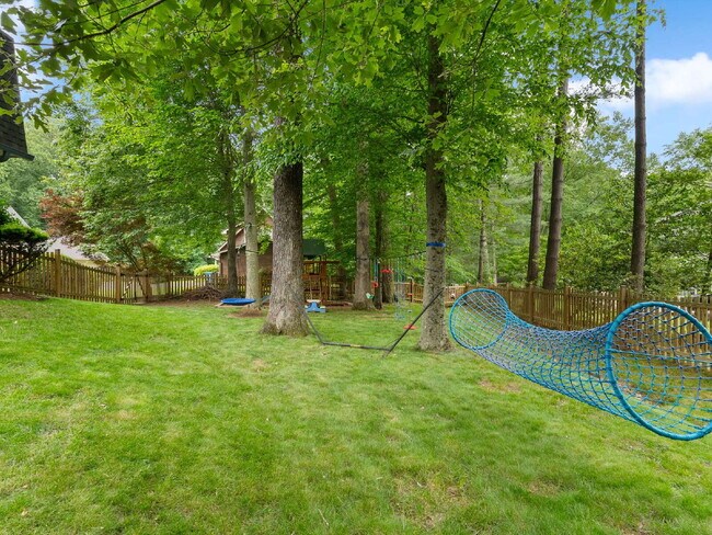Building Photo - "Spacious 4-Bed Oasis with Scenic Views an...