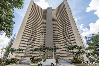 Building Photo - $2,350 / 1br - 552ft2 - Modern Comfort & C...