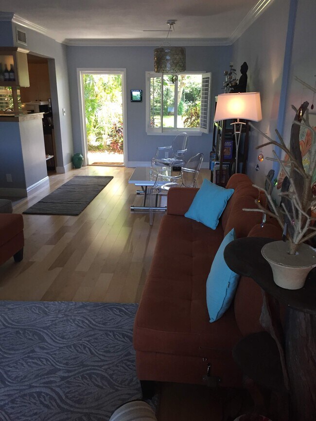 Living/dining room - 6520 N Ocean Blvd