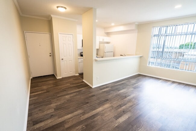Interior Photo - 14900 Moorpark Street