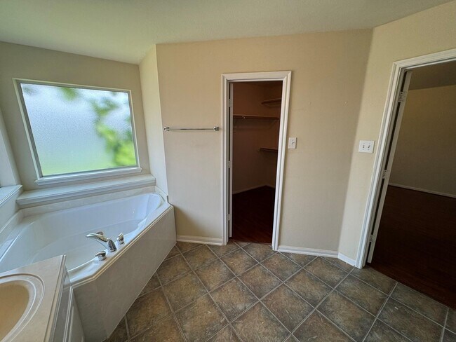 Building Photo - 9907 Rushing Springs Dr