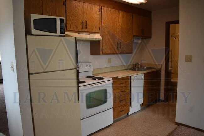 Building Photo - 1537 E Person St