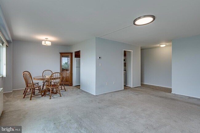 Building Photo - 1111 University Blvd W