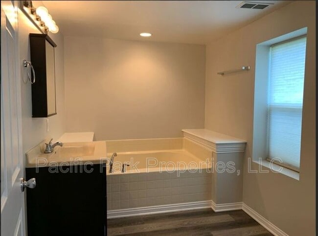 Building Photo - 3419 S Parker Ave