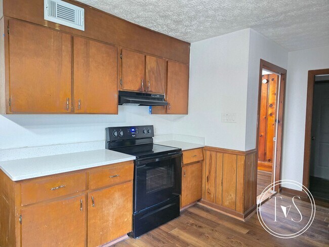 Building Photo - Charming 3-bedrooms/1-bath home in LaRoche Park