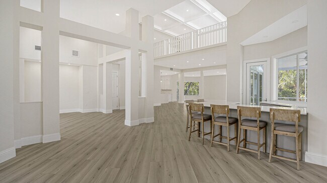 Building Photo - 6706 Oakmont Way